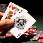 How do online gambling games work?